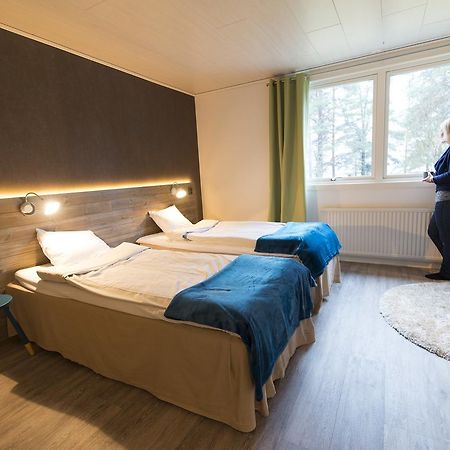 Pine Bay Lodge Person 外观 照片