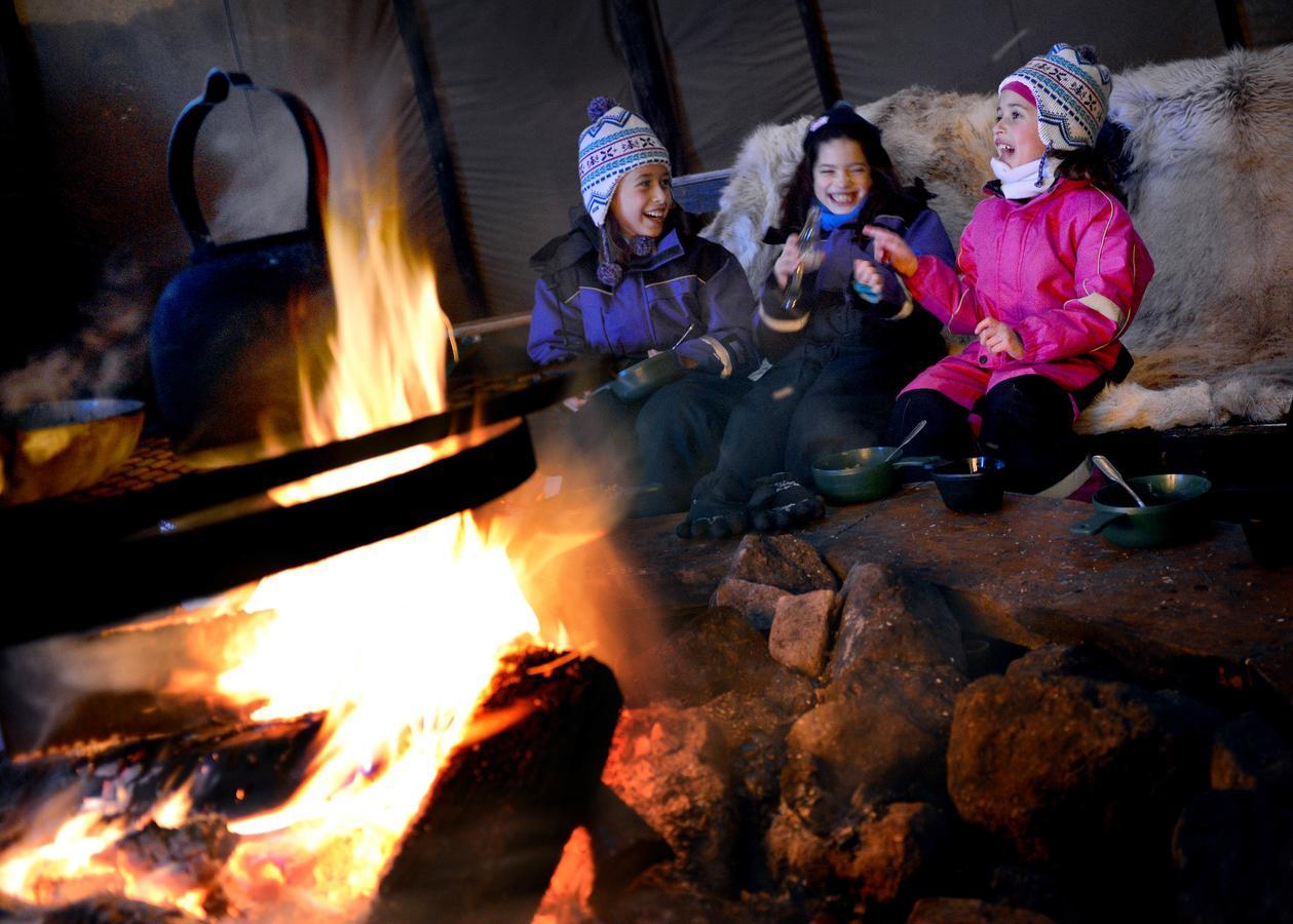 Pine Bay Lodge Person 外观 照片