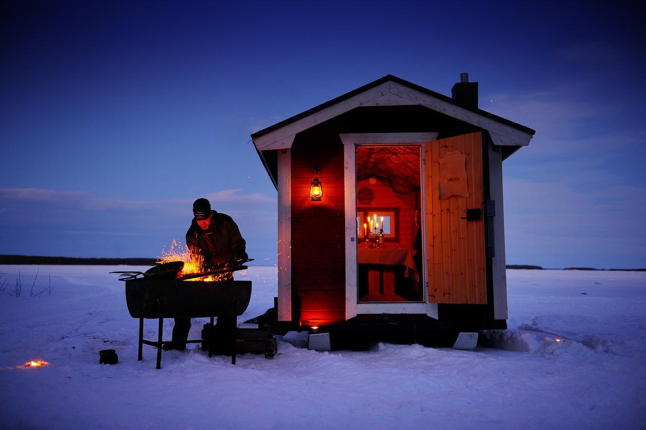 Pine Bay Lodge Person 外观 照片
